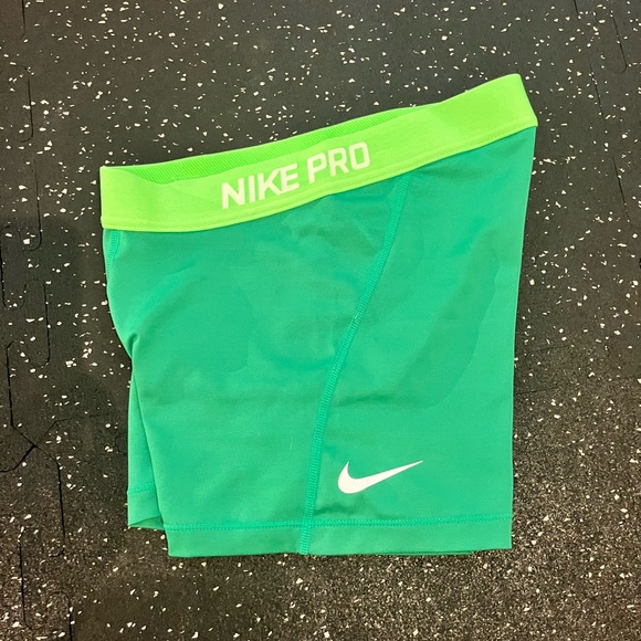 Women’s Nike DryFit Spandex Shorts Bright Green Size Small - Picture 2 of 3